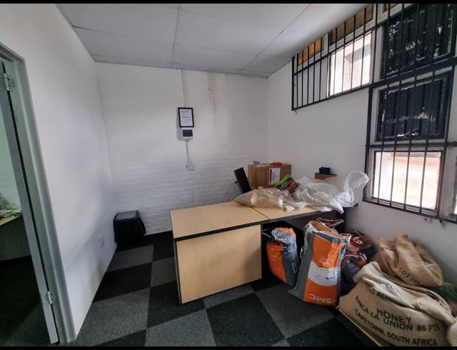 192M² WAREHOUSE TO LET IN CROWN